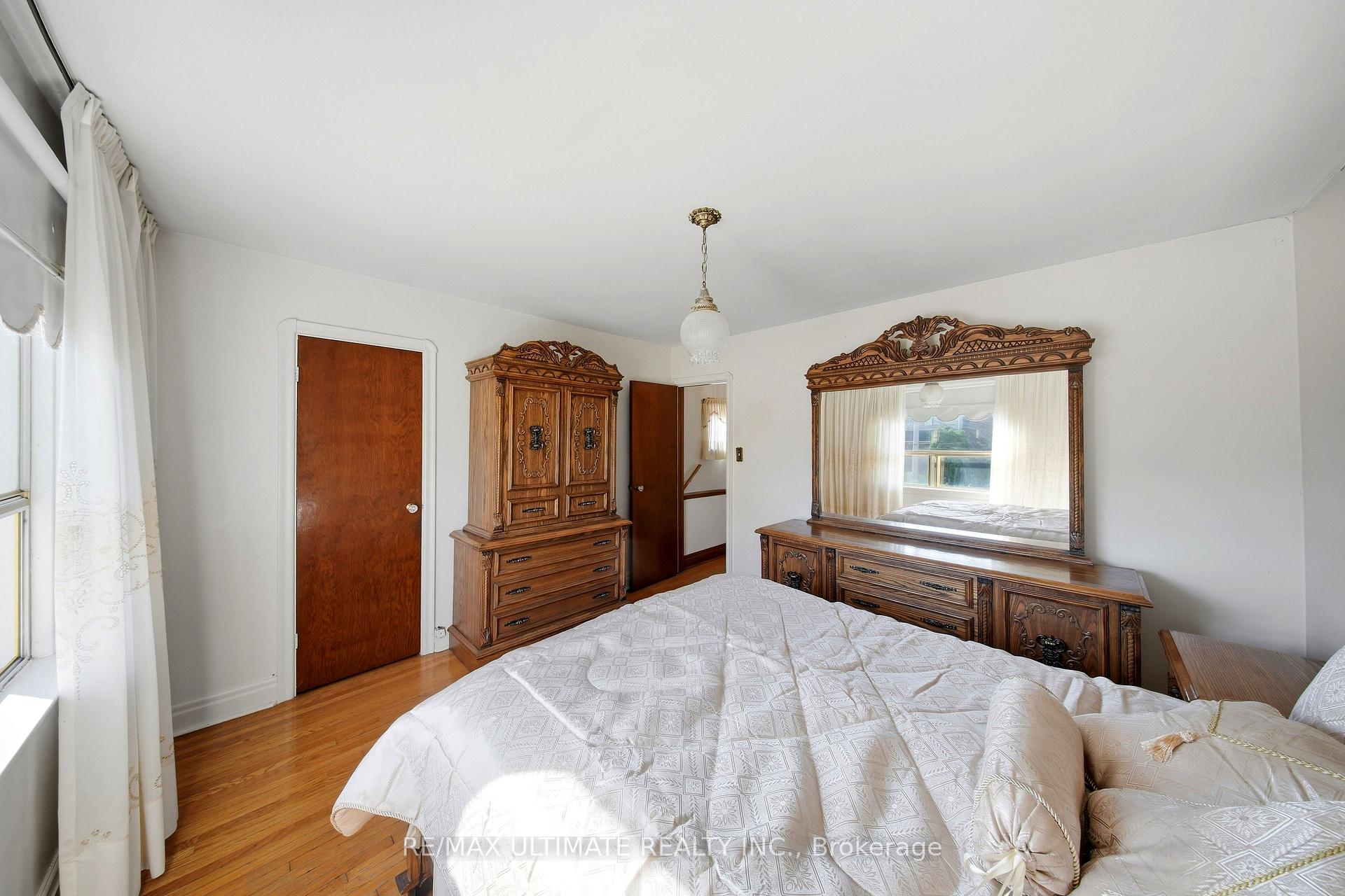 Photo 18 of 500 Northcliffe Boulevard, Toronto, Oakwood Village — HOMEH