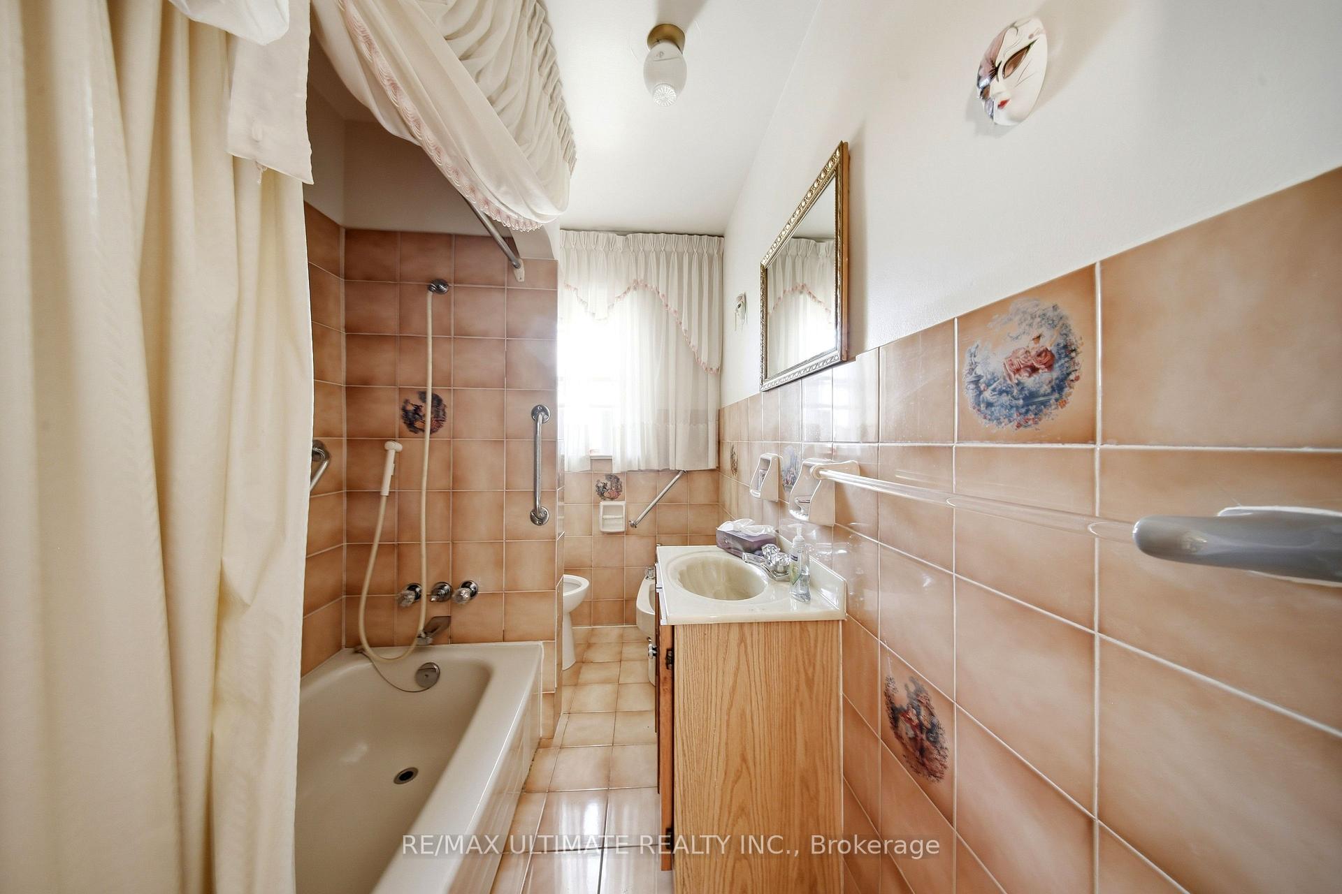Photo 21 of 500 Northcliffe Boulevard, Toronto, Oakwood Village — HOMEH