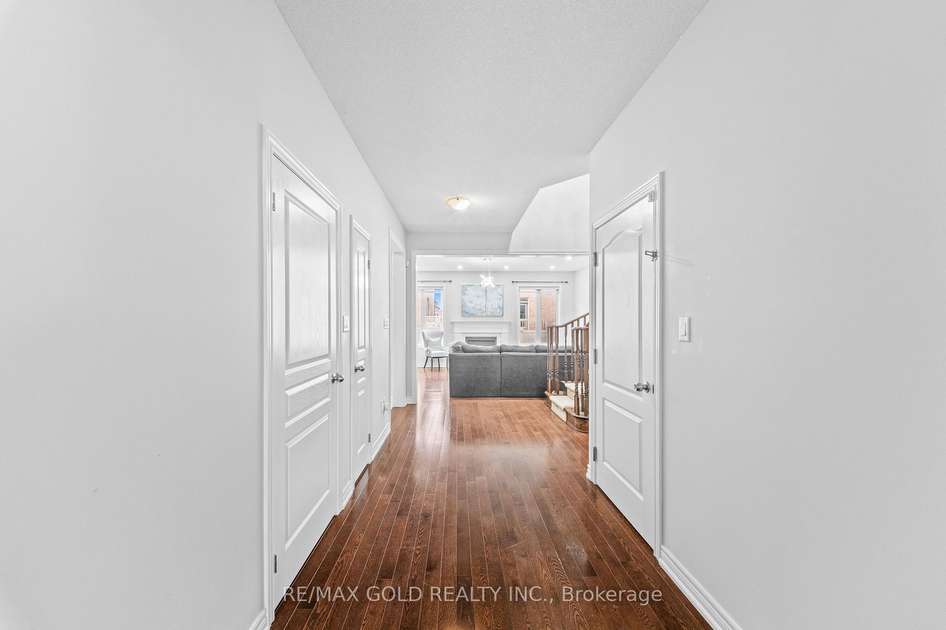 Photo 10 of 9 Goderich Drive, Brampton, Northwest Brampton — HOMEH