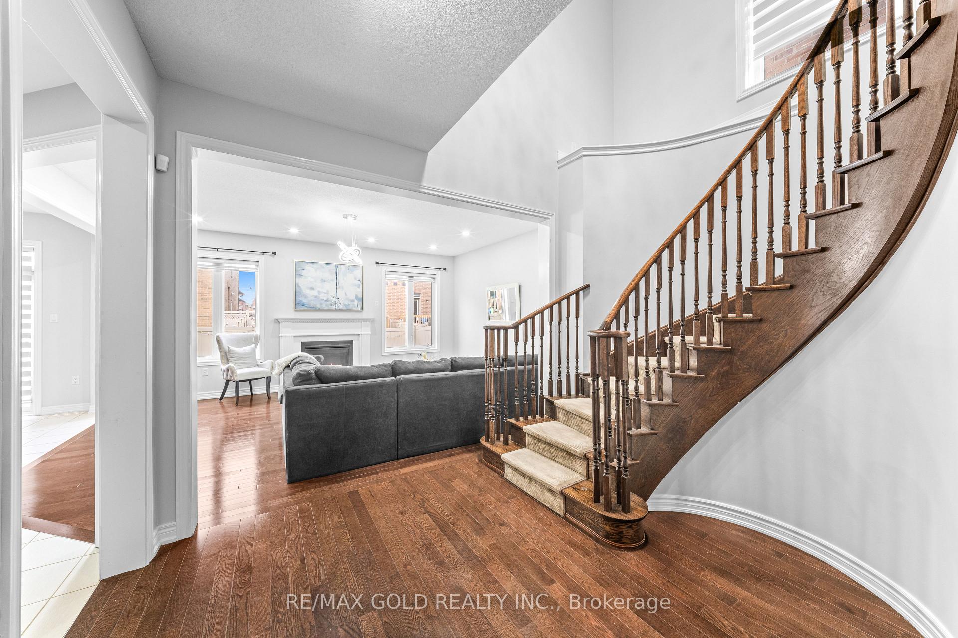 Photo 11 of 9 Goderich Drive, Brampton, Northwest Brampton — HOMEH
