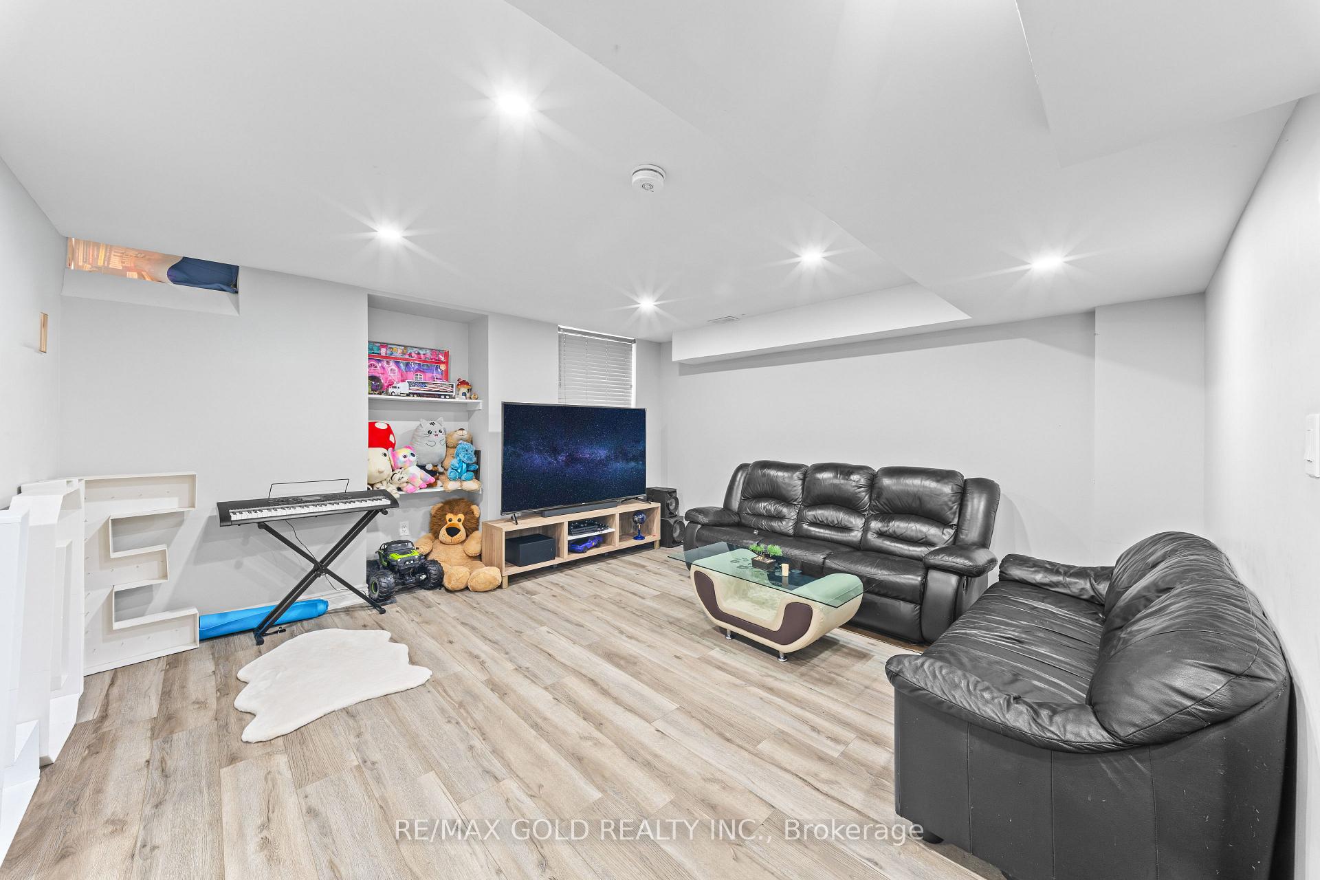 Photo 42 of 9 Goderich Drive, Brampton, Northwest Brampton — HOMEH