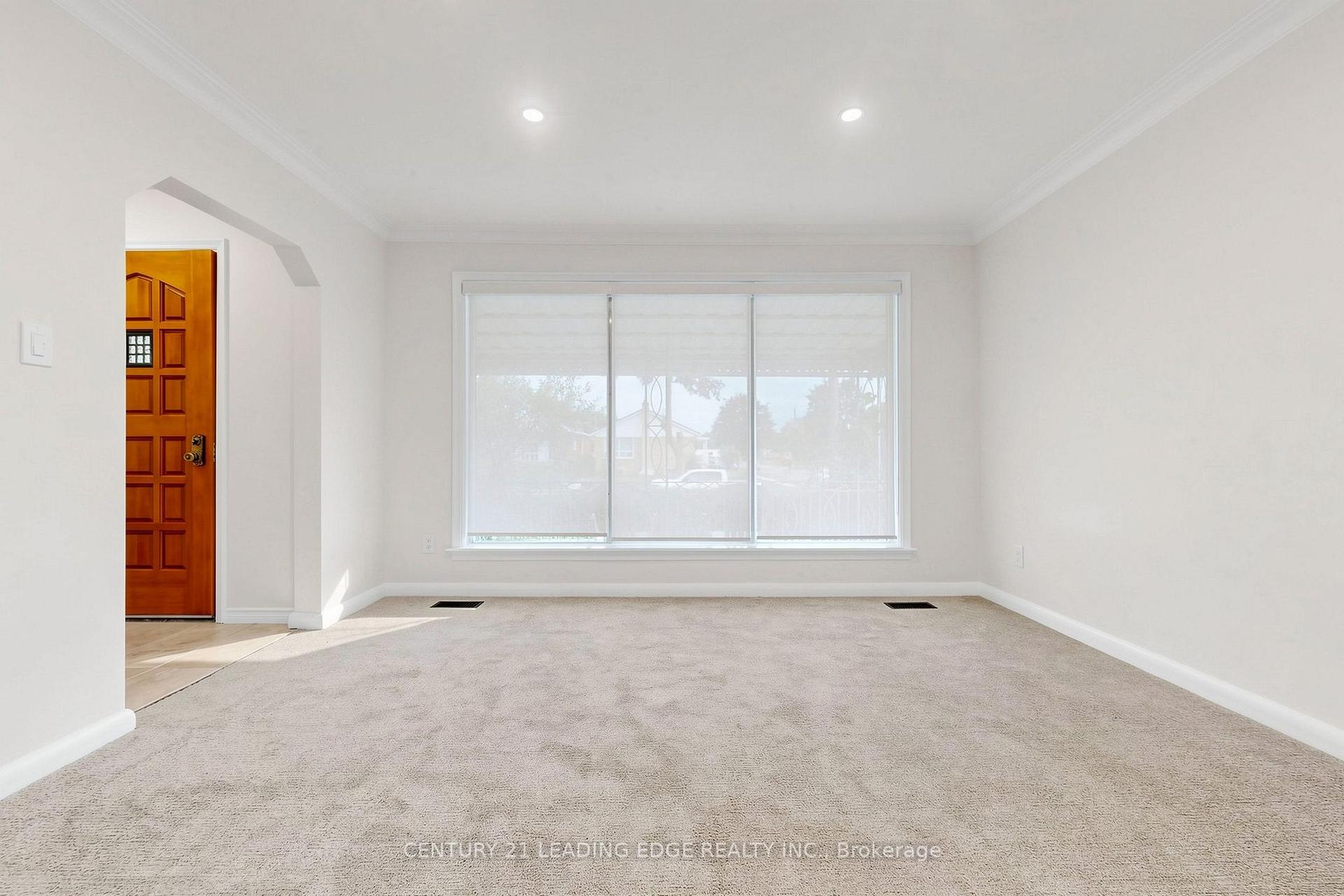 Photo 5 of Unit Upper, 15 Maretta Avenue, Scarborough, Eglinton East — HOMEH