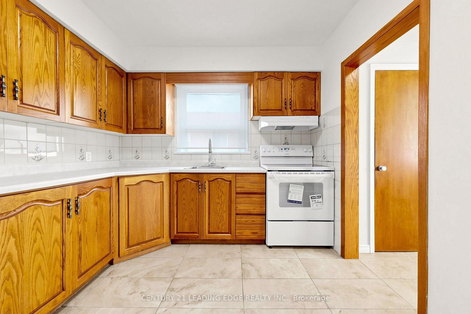 Photo 10 of Unit Upper, 15 Maretta Avenue, Scarborough, Eglinton East — HOMEH