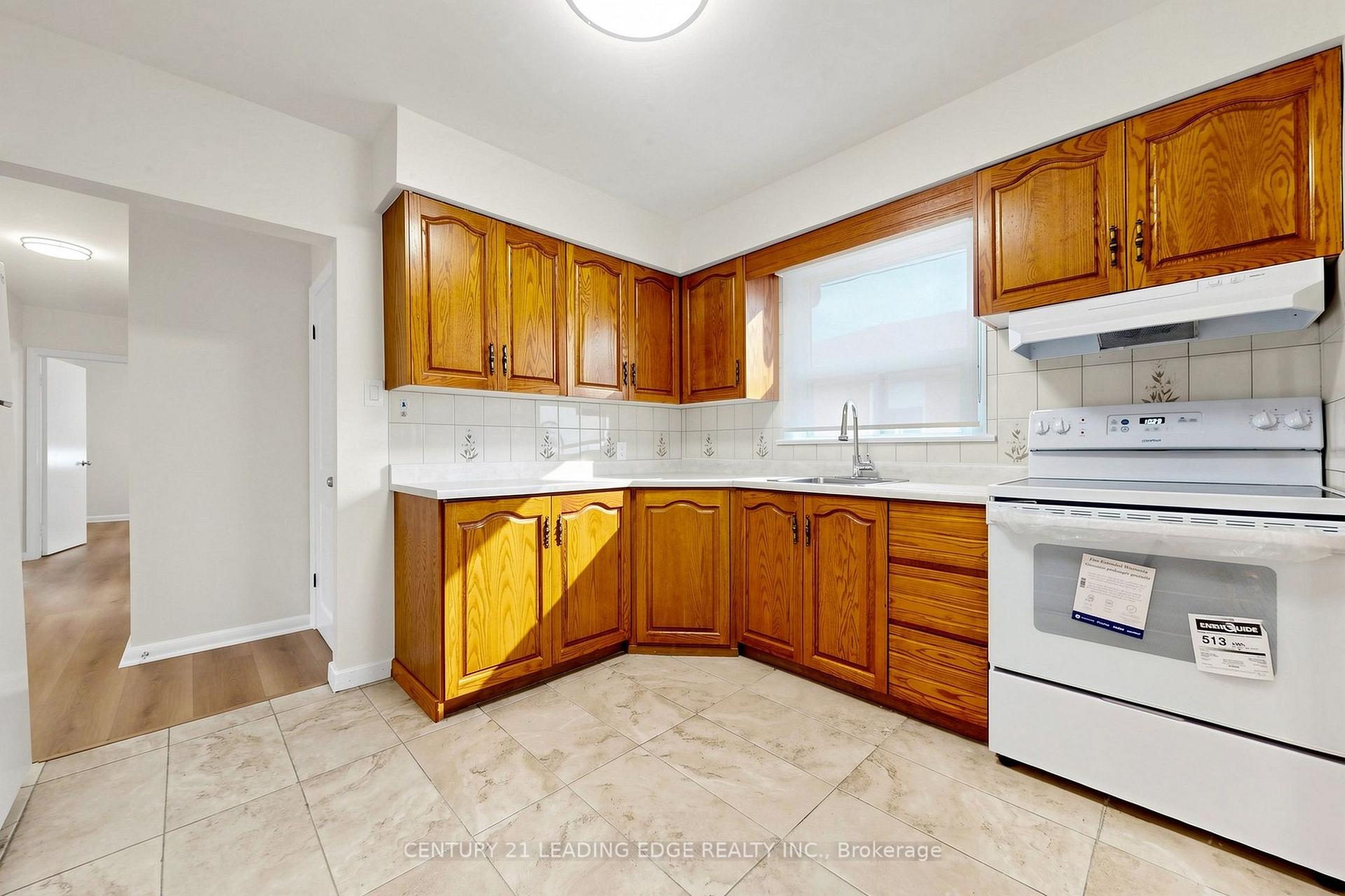 Photo 12 of Unit Upper, 15 Maretta Avenue, Scarborough, Eglinton East — HOMEH