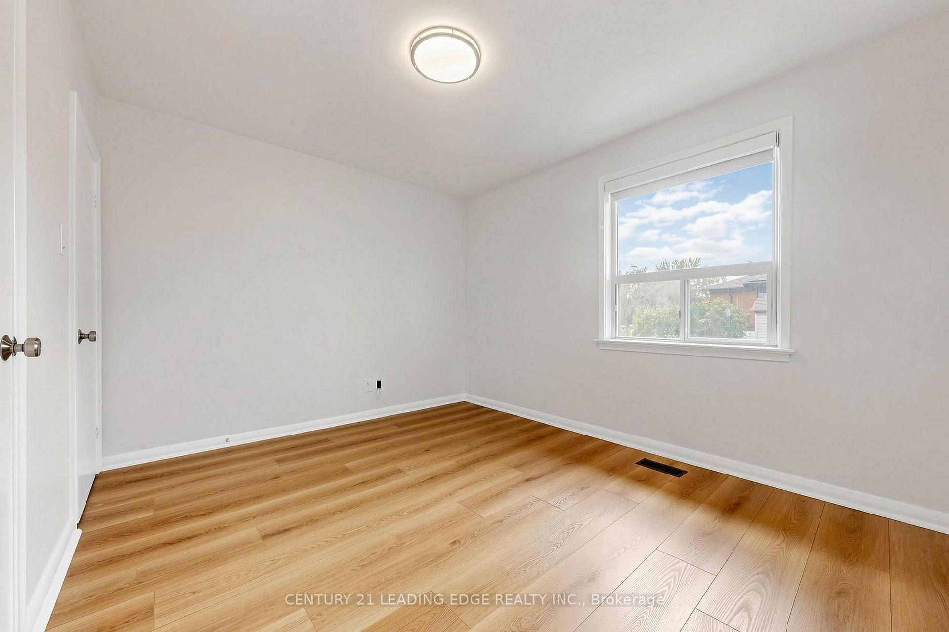 Photo 15 of Unit Upper, 15 Maretta Avenue, Scarborough, Eglinton East — HOMEH