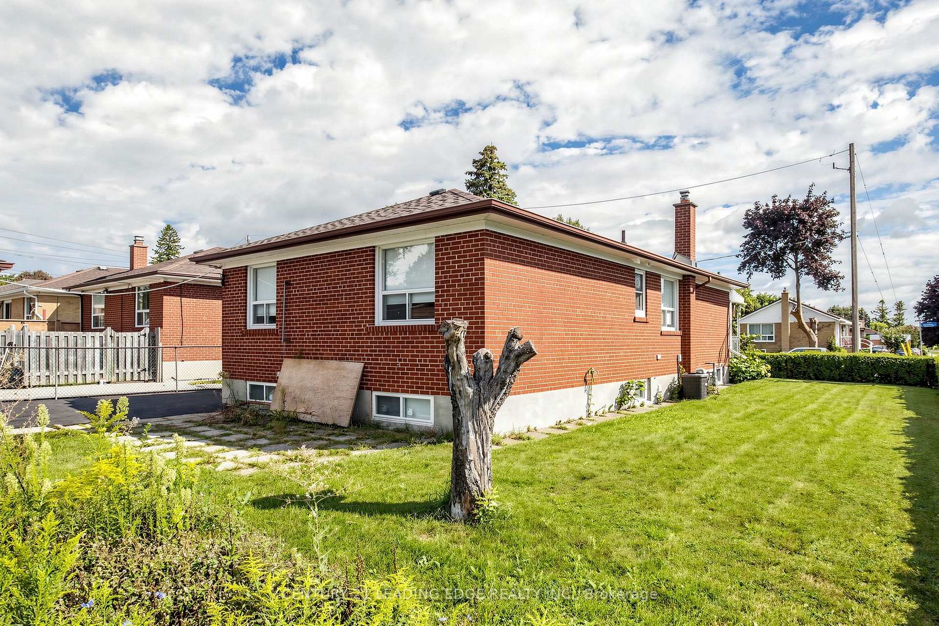 Photo 23 of Unit Upper, 15 Maretta Avenue, Scarborough, Eglinton East — HOMEH