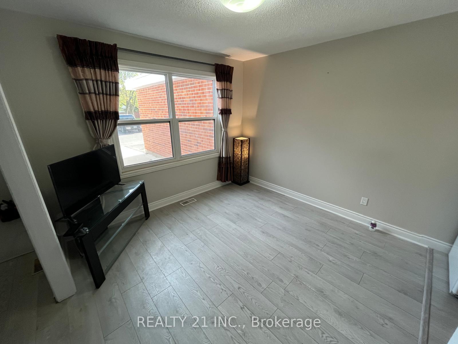 Photo 4 of Unit 2, 405 Keats Way, Waterloo, Beechwood West — HOMEH