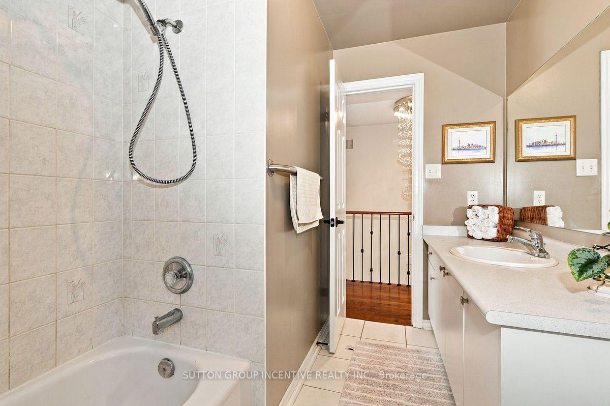 Photo 40 of 46 Bell Street, Barrie, Ardagh — HOMEH