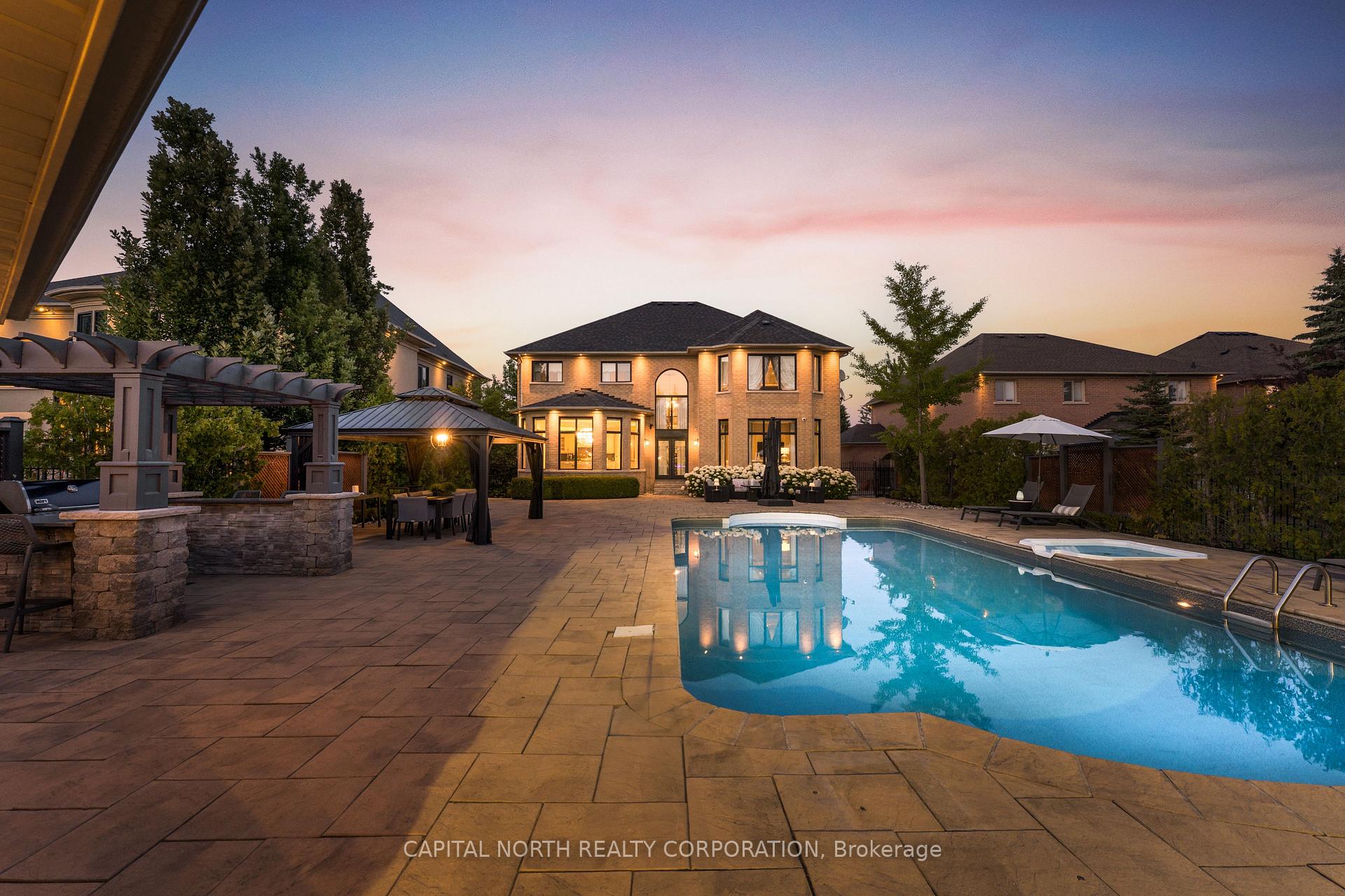 Photo 2 of 166 Weaver Court, Vaughan, Kleinburg — HOMEH