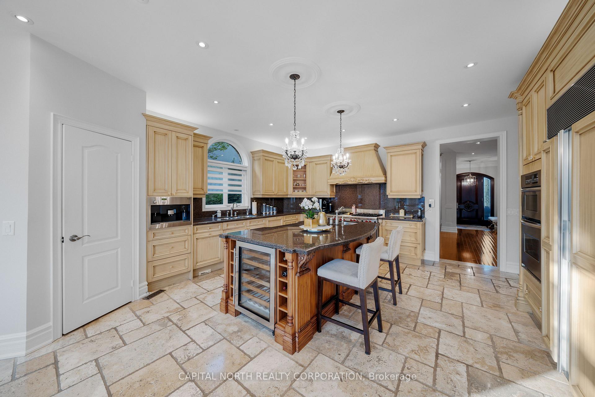 Photo 14 of 166 Weaver Court, Vaughan, Kleinburg — HOMEH
