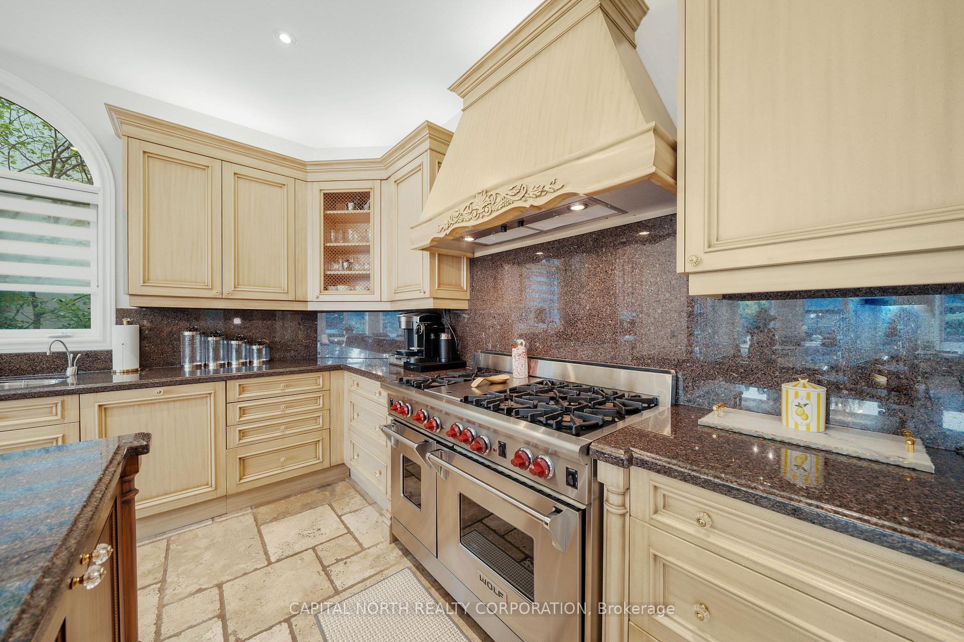 Photo 16 of 166 Weaver Court, Vaughan, Kleinburg — HOMEH