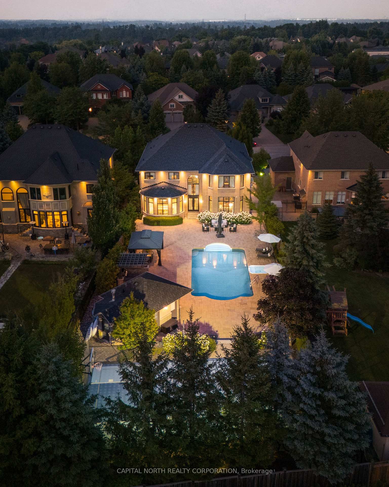 Photo 48 of 166 Weaver Court, Vaughan, Kleinburg — HOMEH