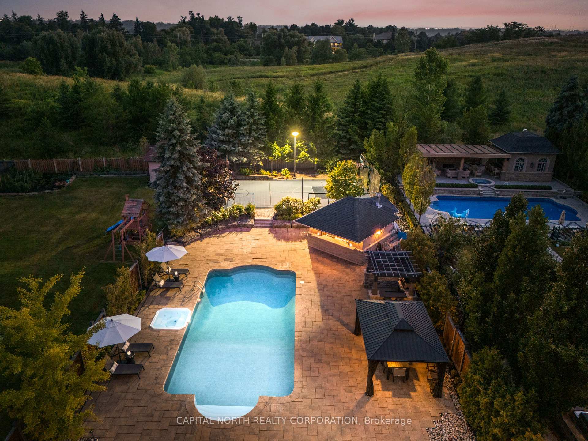 Photo 49 of 166 Weaver Court, Vaughan, Kleinburg — HOMEH
