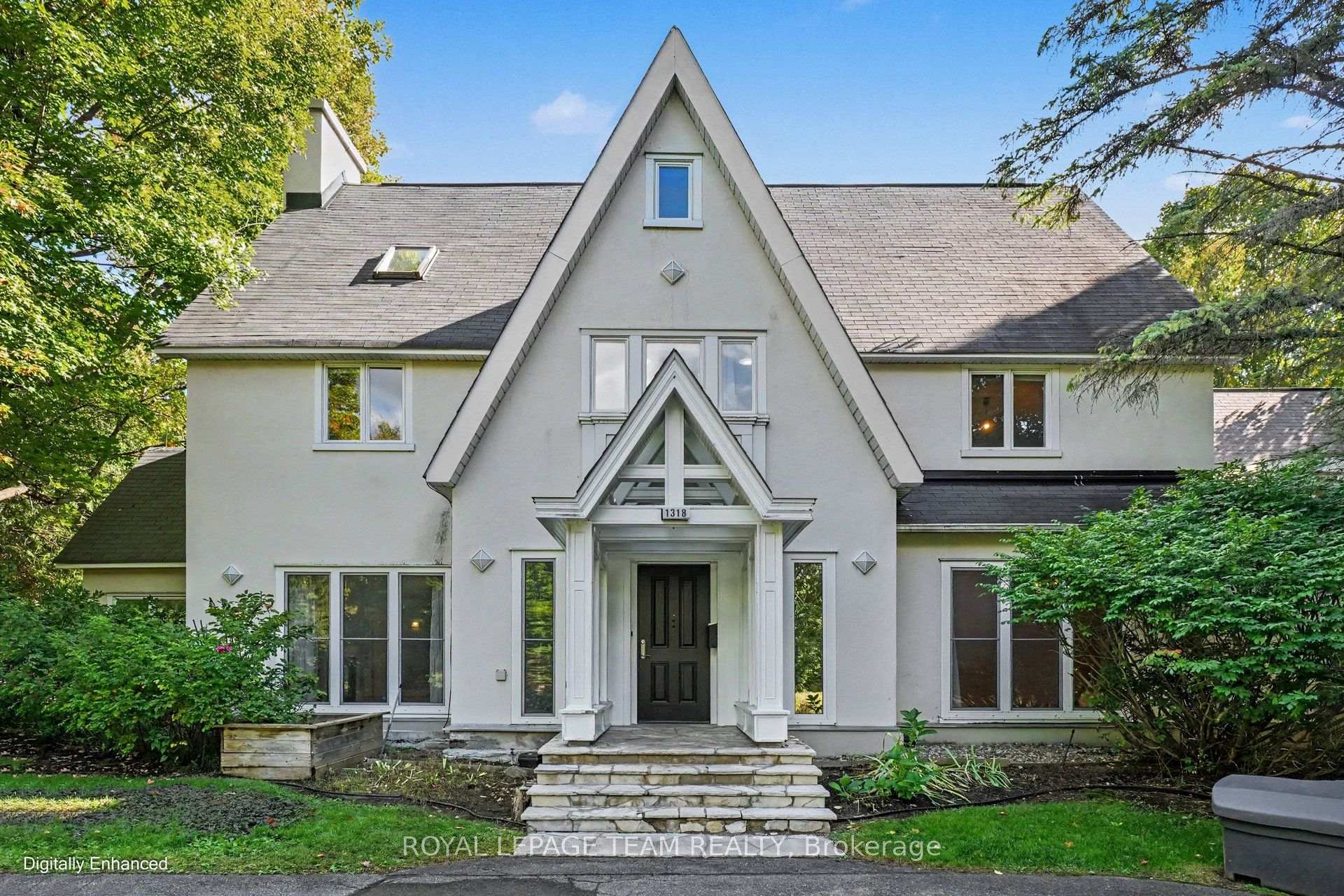 Photo of 1318 Lisgar Road