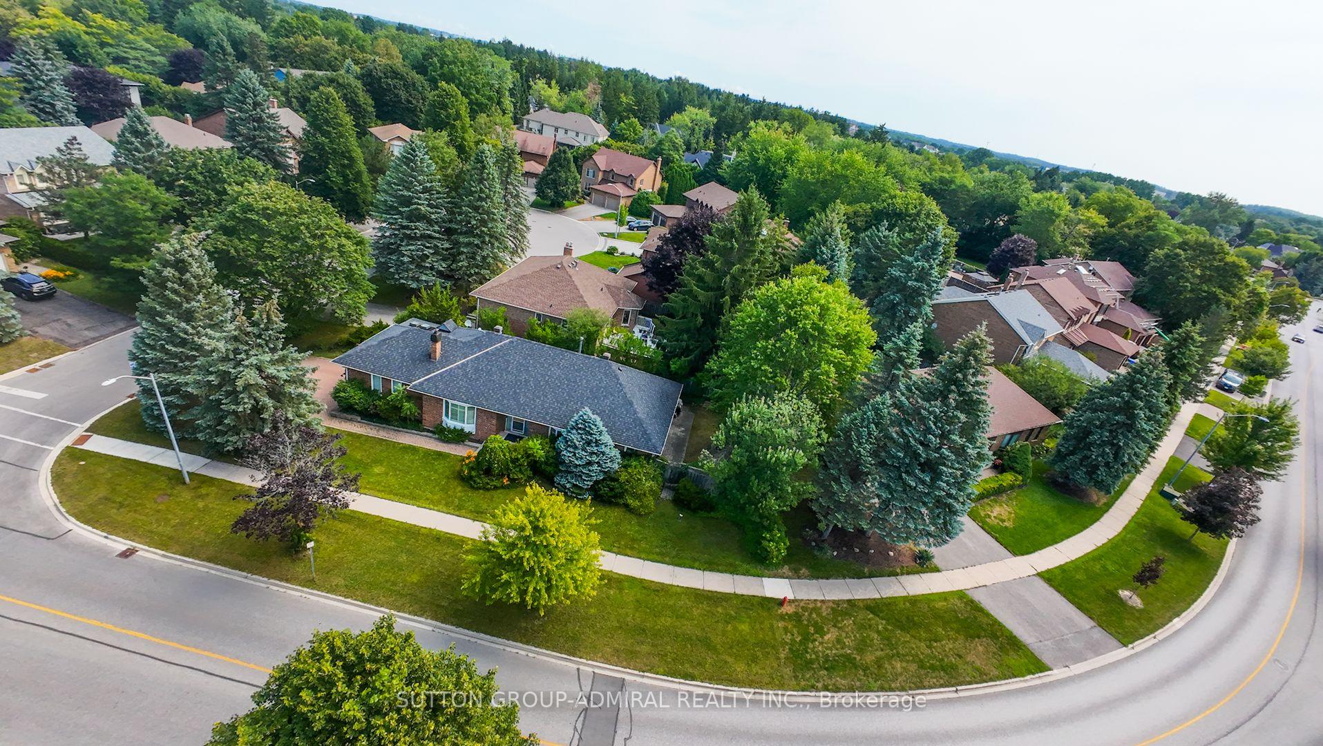 Photo 2 of 284 Murray Drive, Aurora, Aurora Village — HOMEH