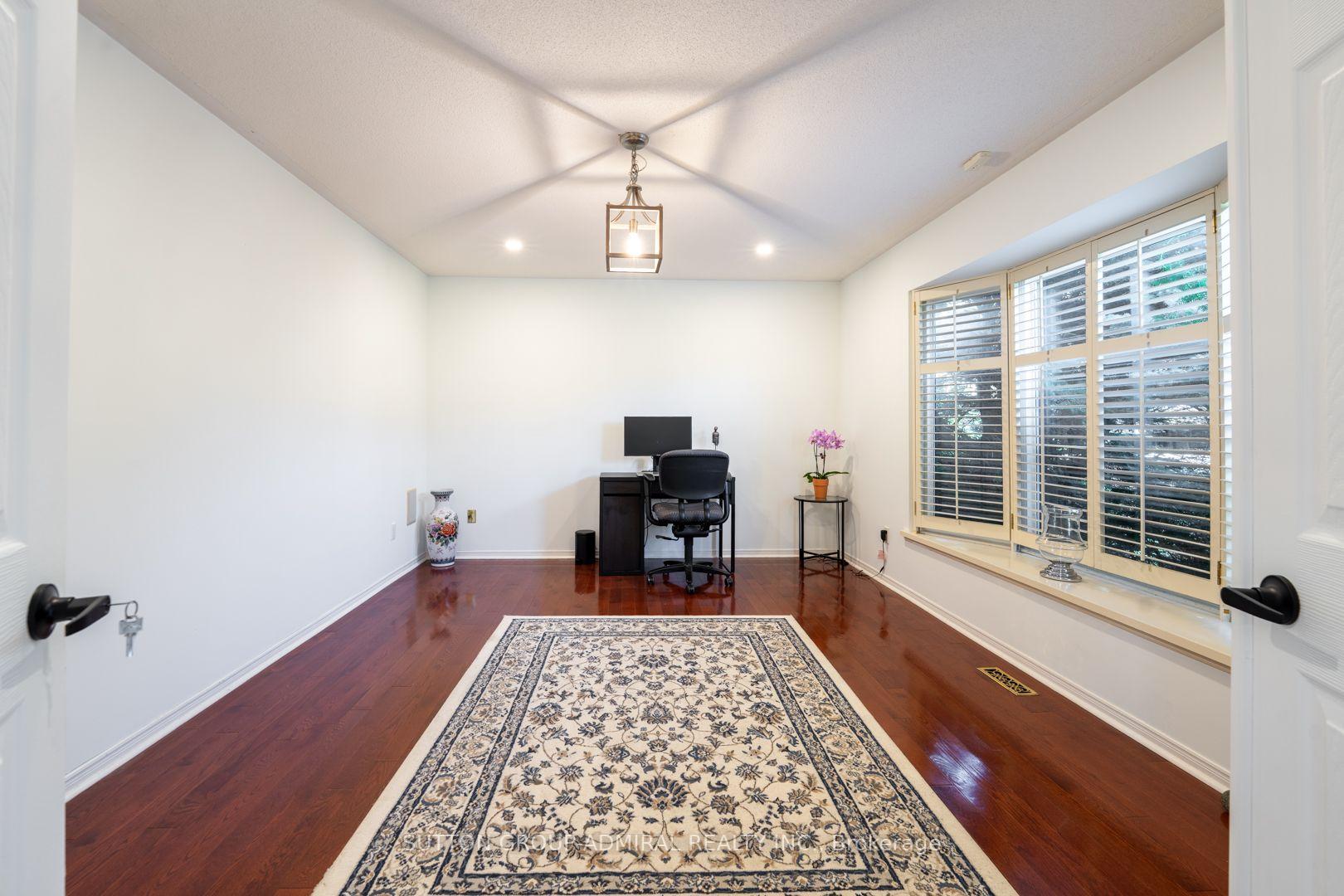 Photo 8 of 284 Murray Drive, Aurora, Aurora Village — HOMEH