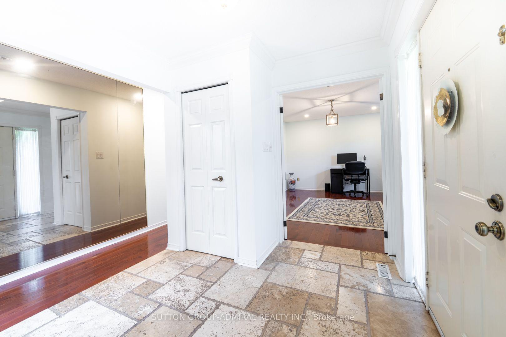 Photo 10 of 284 Murray Drive, Aurora, Aurora Village — HOMEH