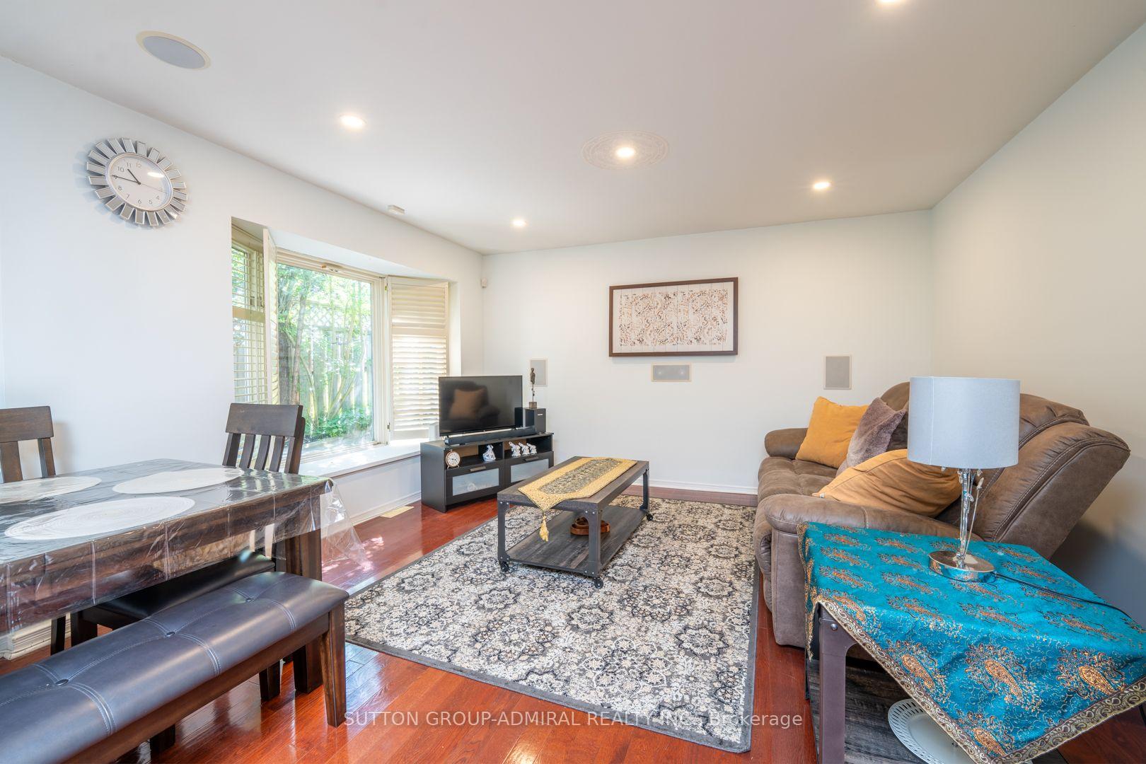 Photo 14 of 284 Murray Drive, Aurora, Aurora Village — HOMEH