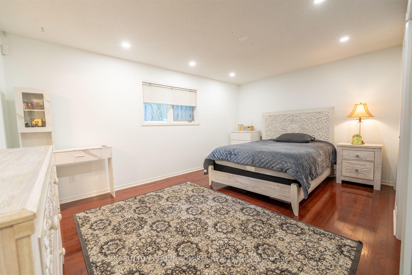 Photo 15 of 284 Murray Drive, Aurora, Aurora Village — HOMEH