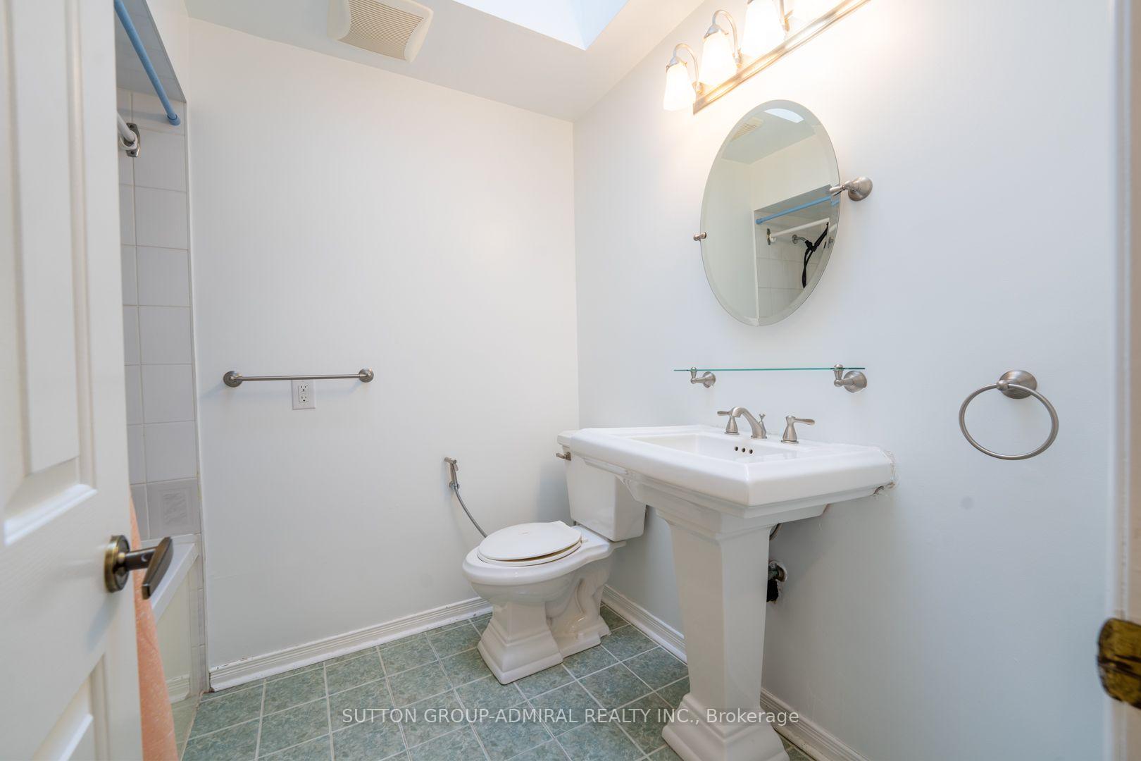 Photo 18 of 284 Murray Drive, Aurora, Aurora Village — HOMEH