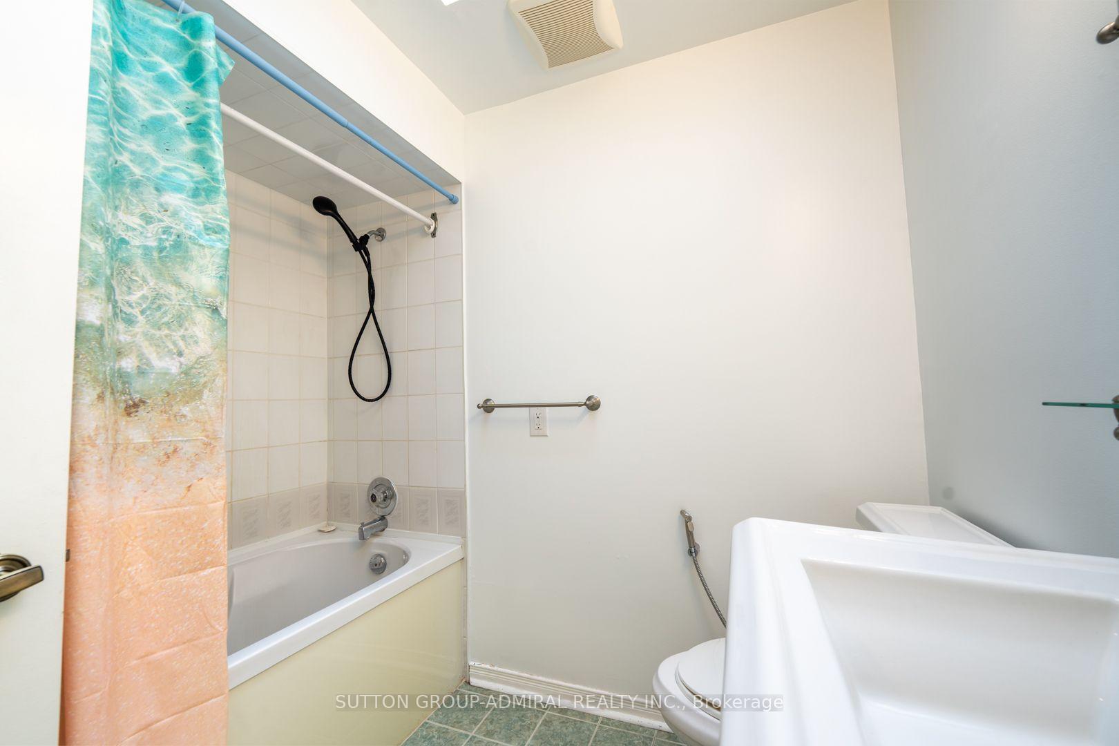 Photo 19 of 284 Murray Drive, Aurora, Aurora Village — HOMEH