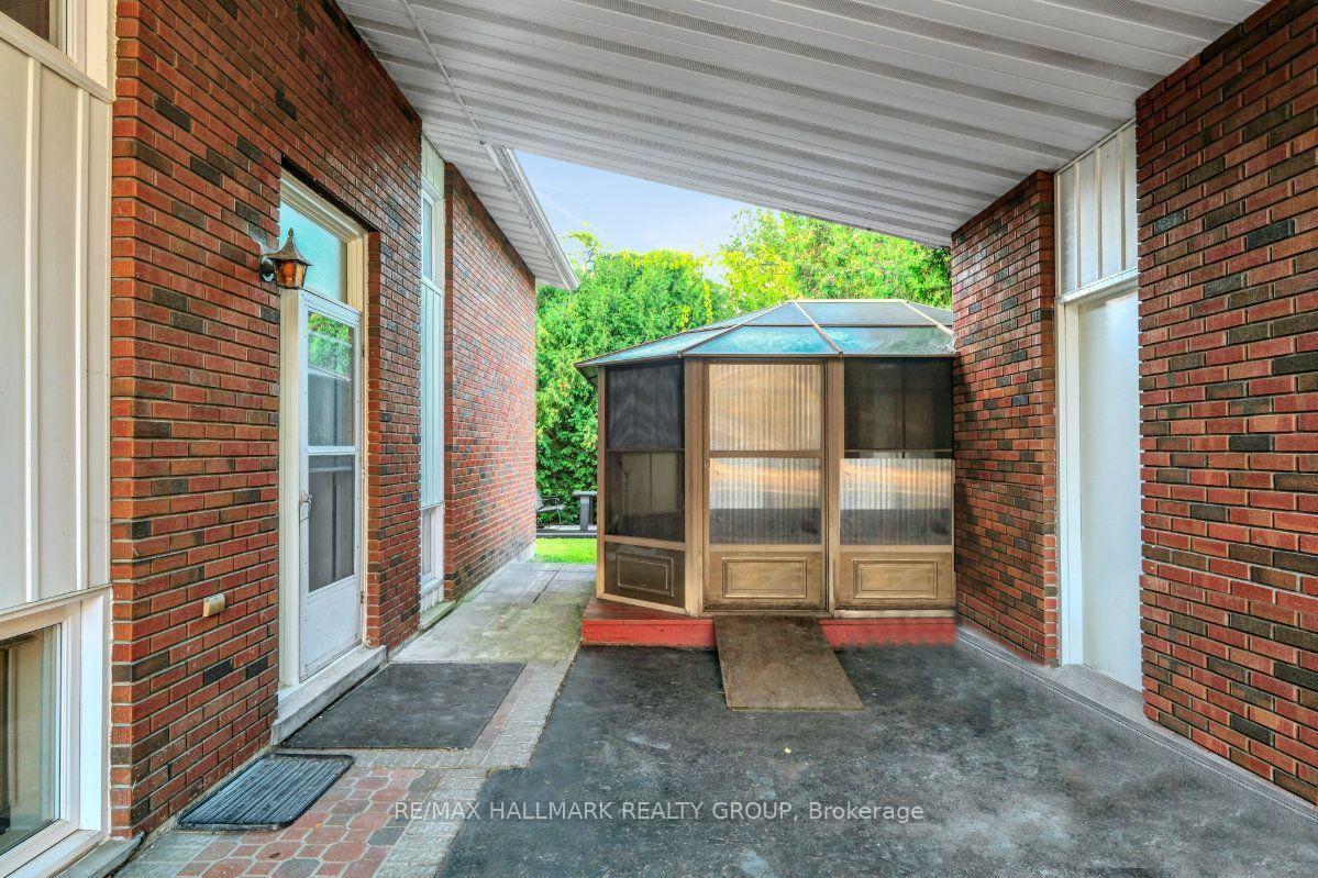 Photo 3 of 175 Carillon Street, Ottawa, Vanier — HOMEH