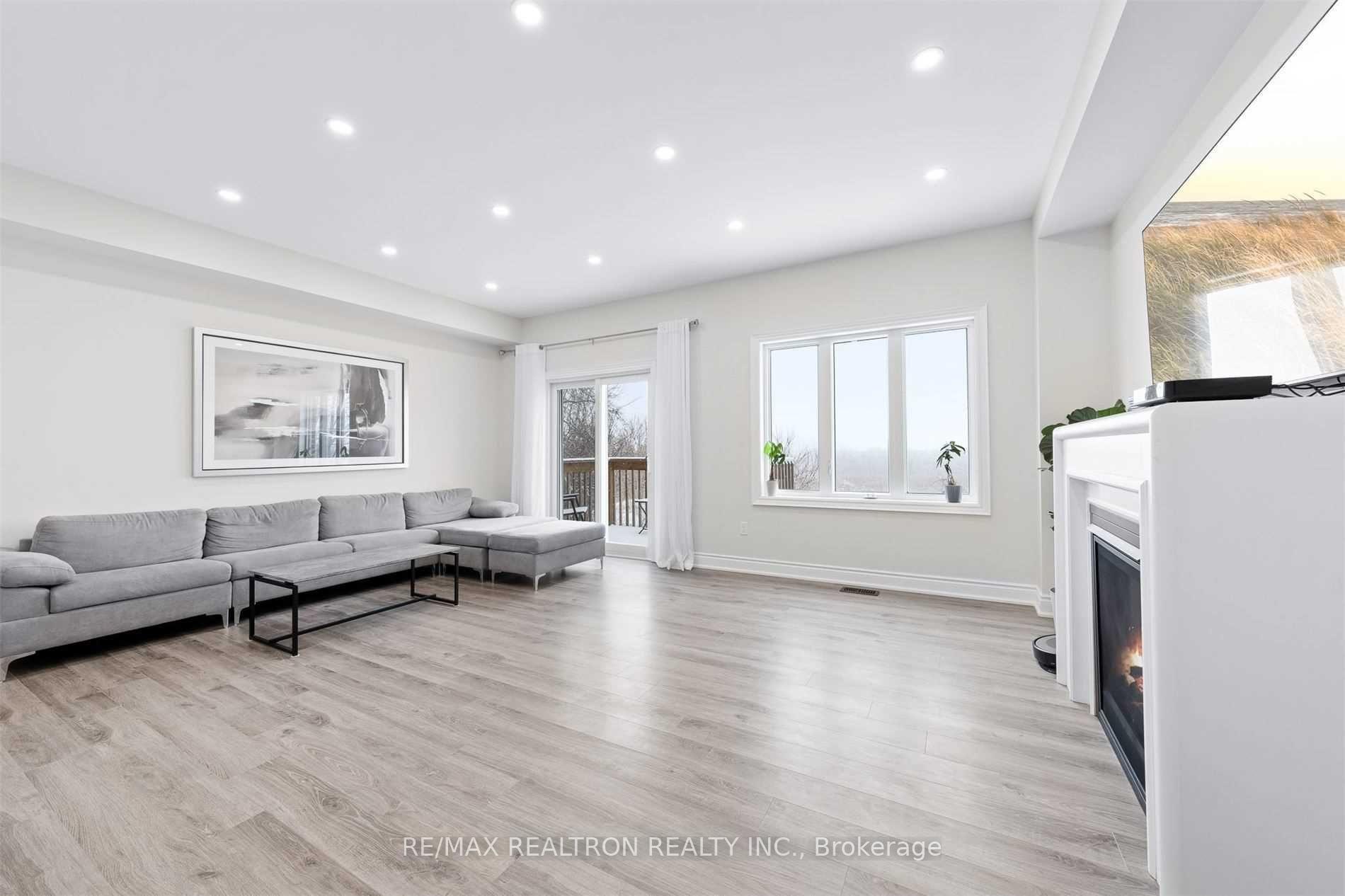 Photo 5 of 1172 Peelar Crescent, Innisfil, Lefroy — HOMEH