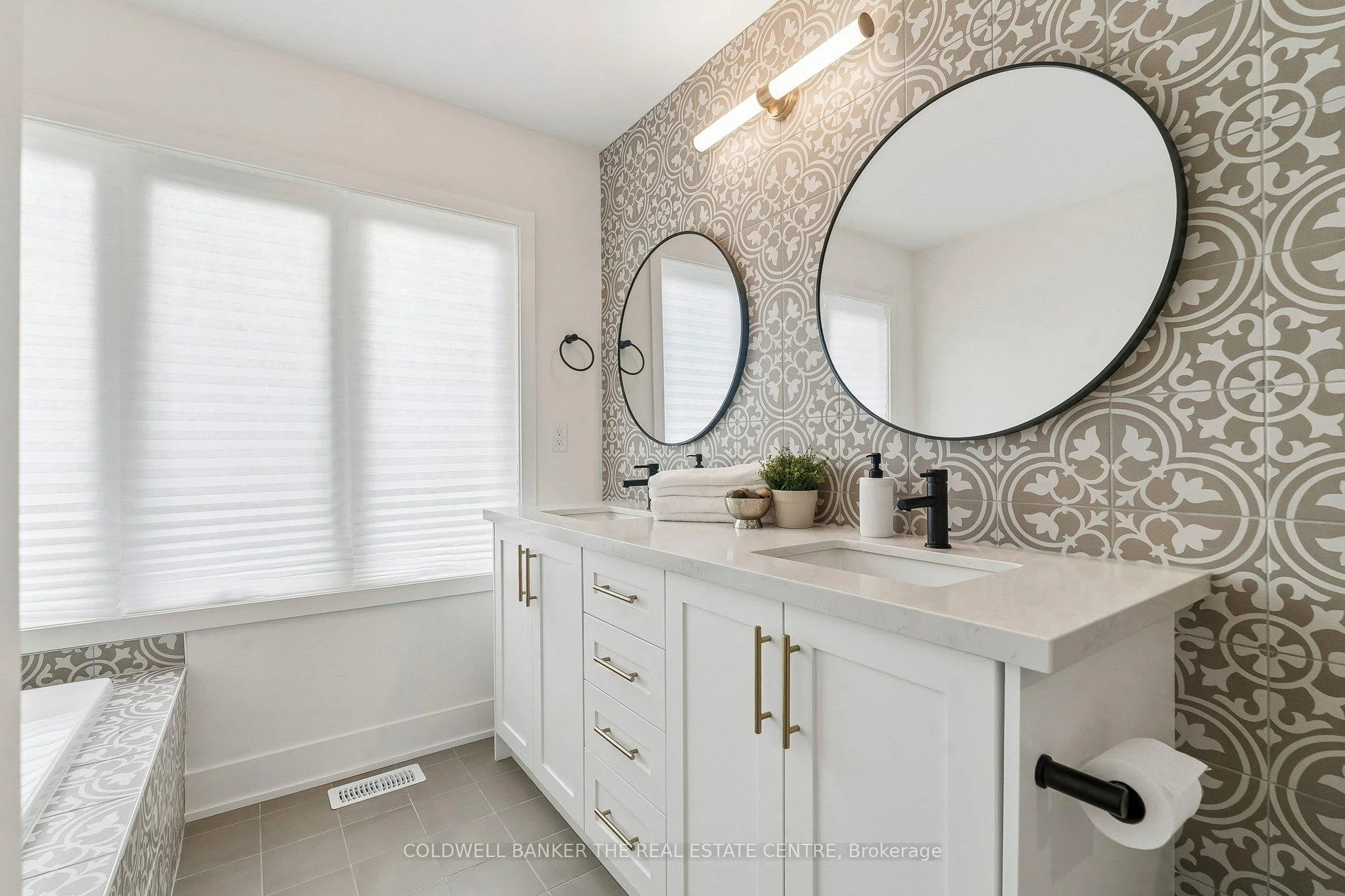 Photo 63 of 5 Ballinger Way, Uxbridge — HOMEH