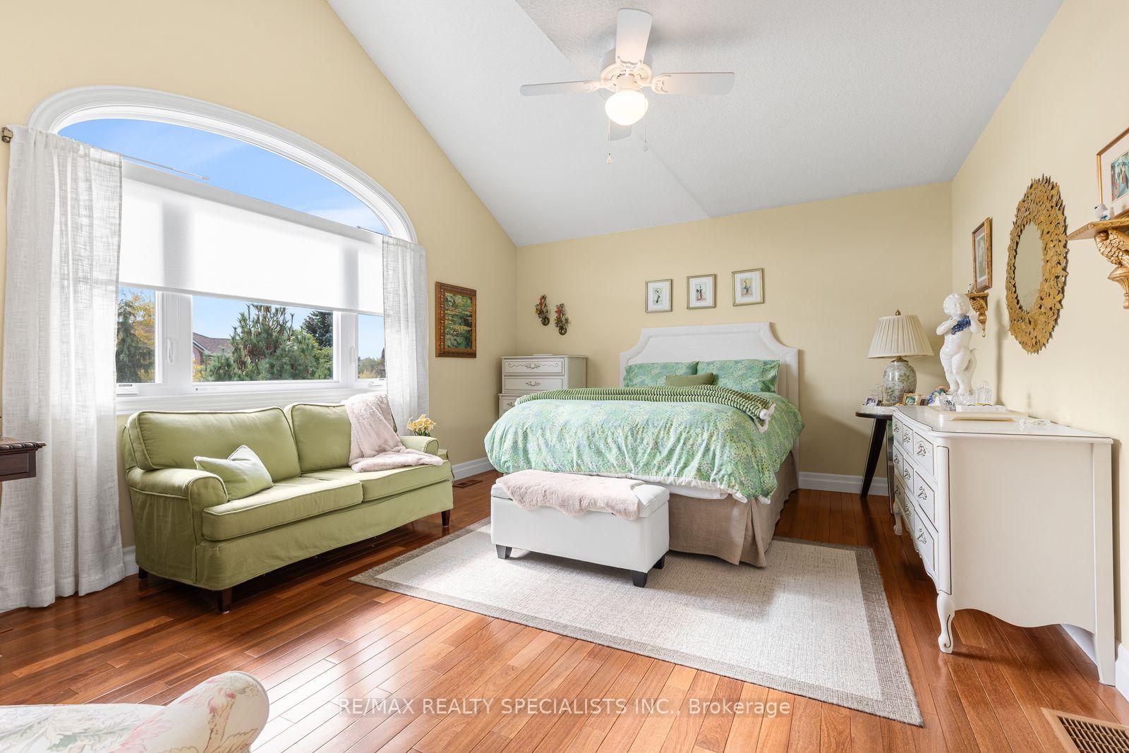 Photo 18 of 3602 Forest Bluff Crescent, Mississauga, Lisgar — HOMEH