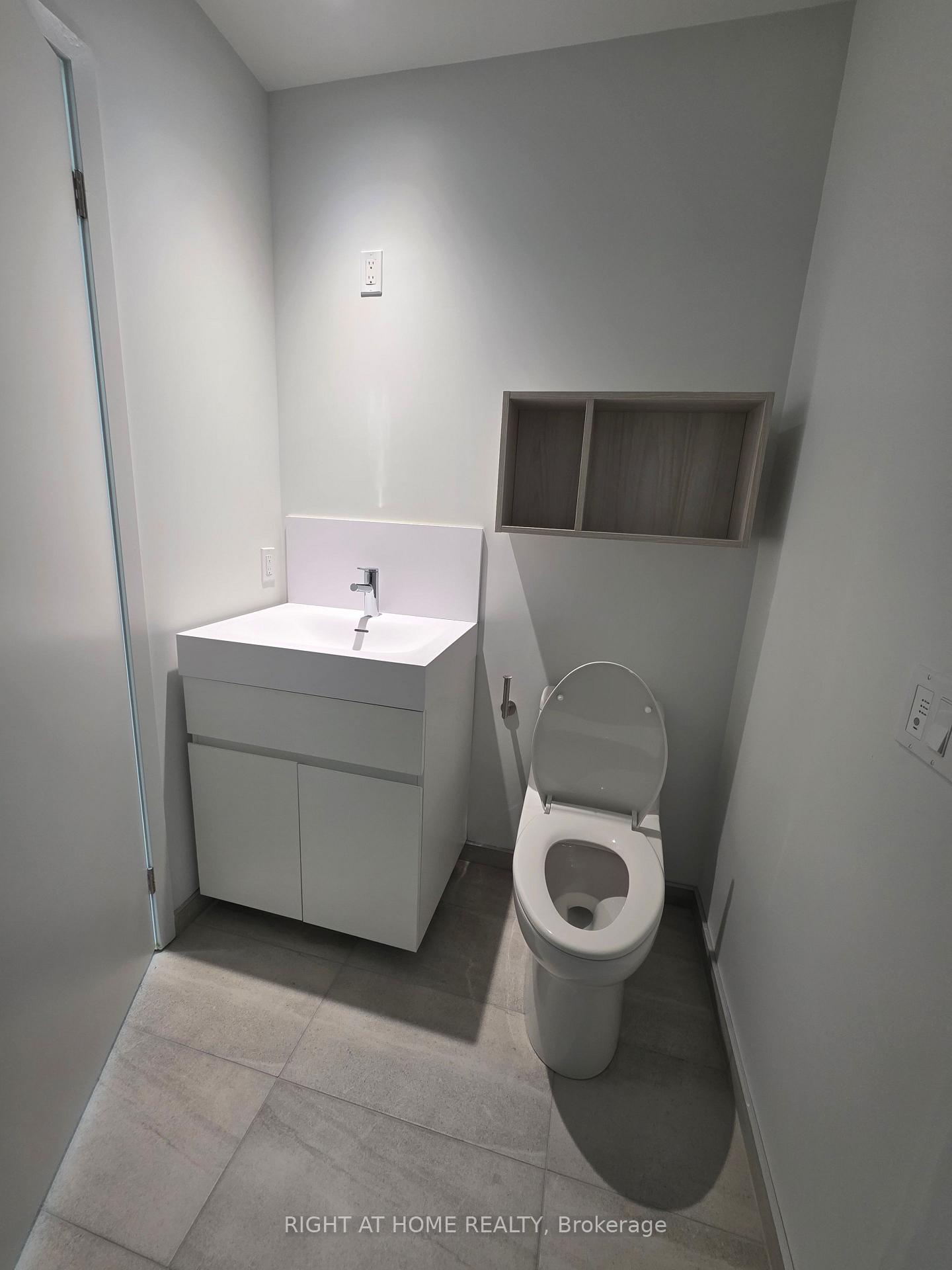 Photo 4 of Unit 2510, 39 Mary Street, Barrie, Lakeshore — HOMEH