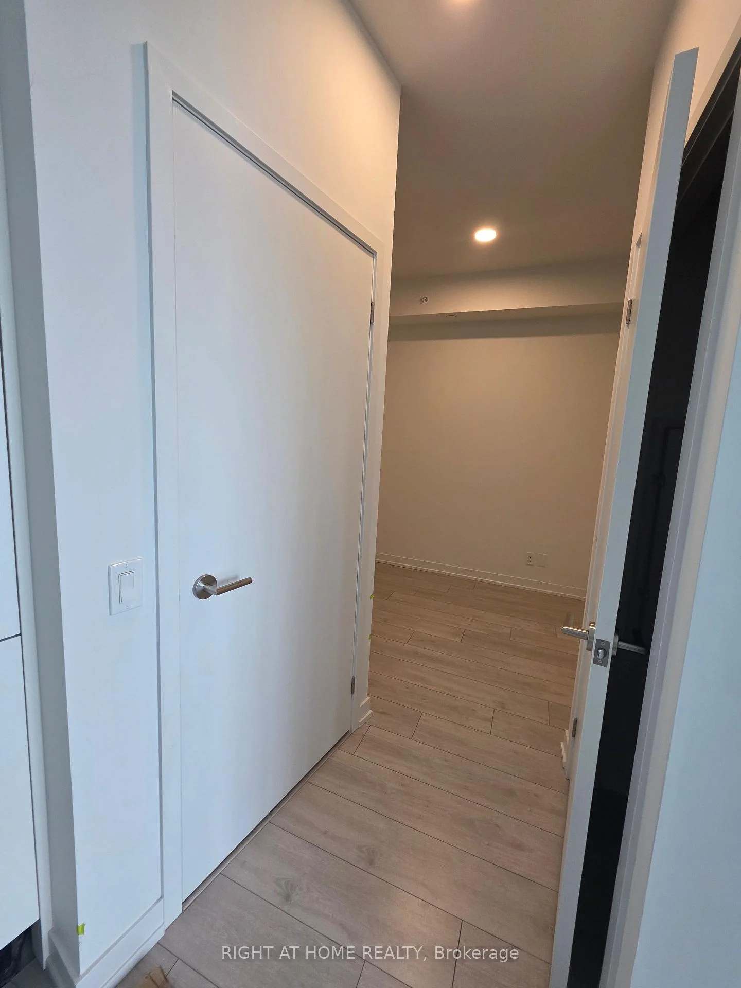 Photo 7 of Unit 2510, 39 Mary Street, Barrie, Lakeshore — HOMEH
