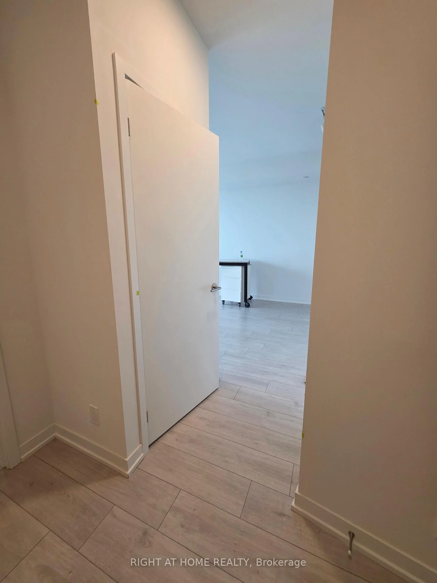 Photo 10 of Unit 2510, 39 Mary Street, Barrie, Lakeshore — HOMEH