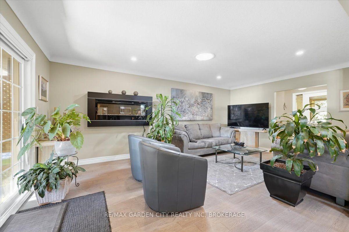 Photo 11 of 98 Village Road, St. Catharines, Glendale/Glenridge — HOMEH