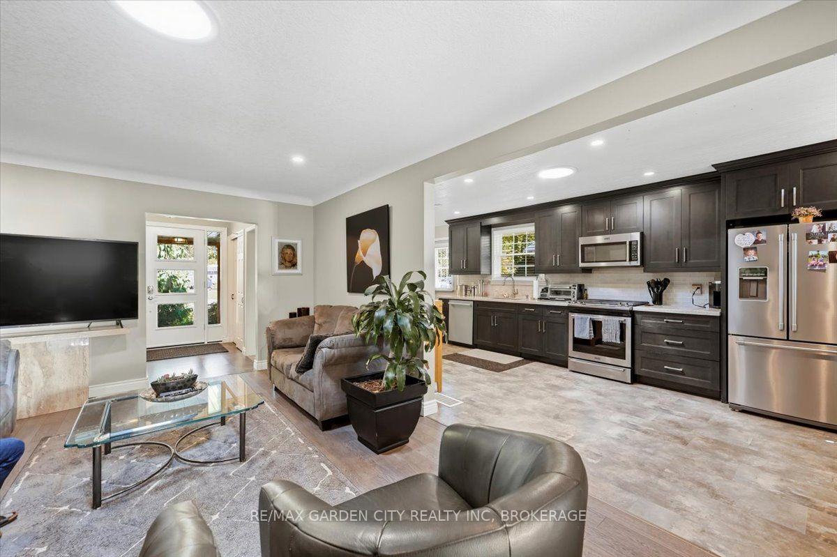 Photo 13 of 98 Village Road, St. Catharines, Glendale/Glenridge — HOMEH