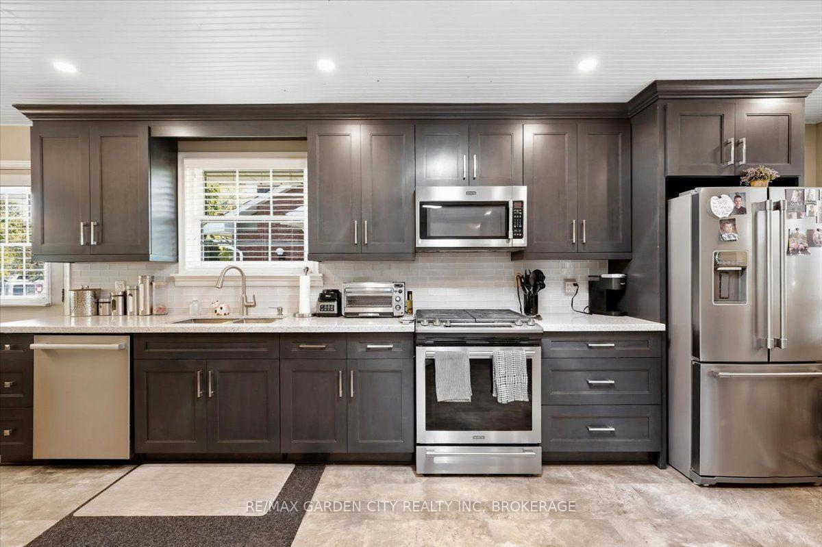 Photo 14 of 98 Village Road, St. Catharines, Glendale/Glenridge — HOMEH