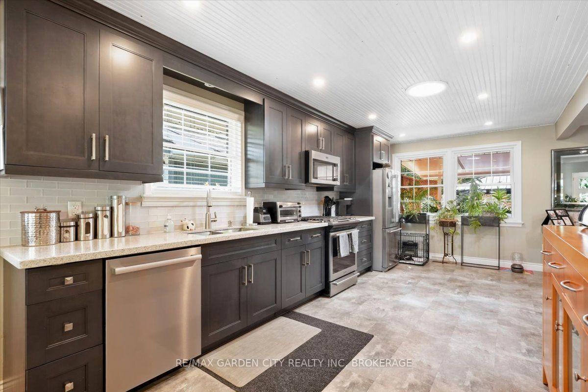 Photo 15 of 98 Village Road, St. Catharines, Glendale/Glenridge — HOMEH