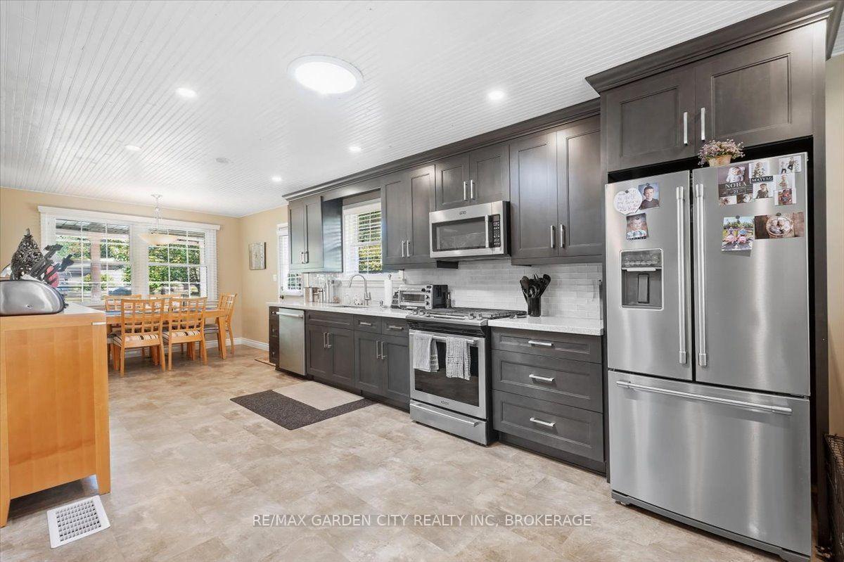 Photo 16 of 98 Village Road, St. Catharines, Glendale/Glenridge — HOMEH