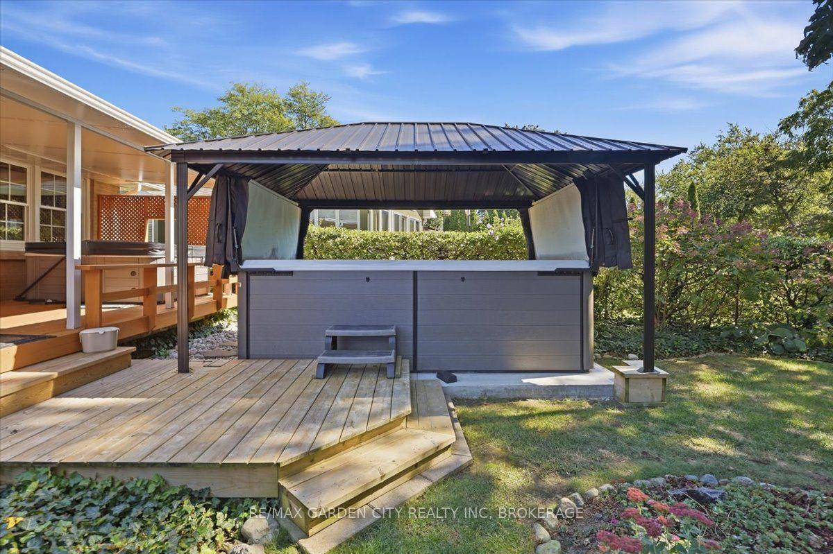 Photo 39 of 98 Village Road, St. Catharines, Glendale/Glenridge — HOMEH