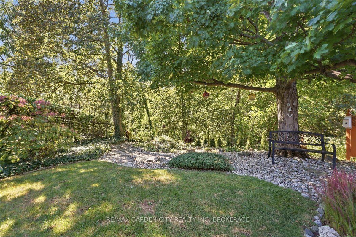 Photo 42 of 98 Village Road, St. Catharines, Glendale/Glenridge — HOMEH