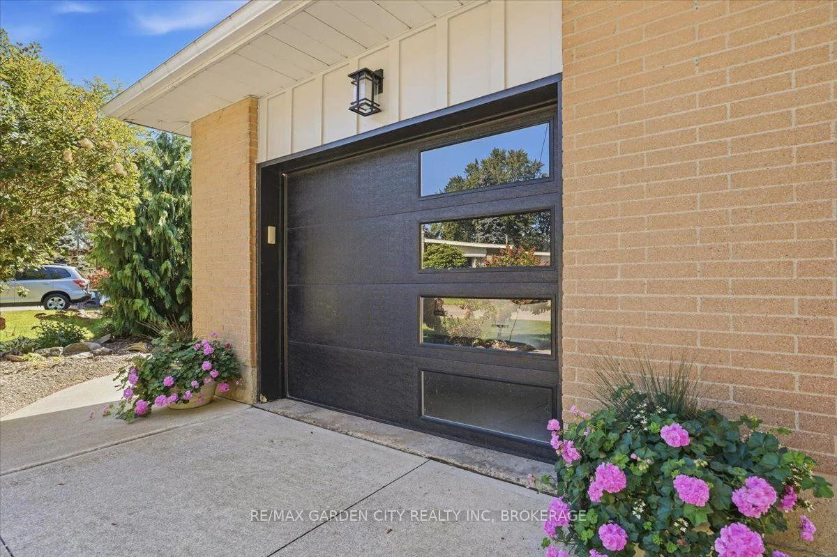 Photo 6 of 98 Village Road, St. Catharines, Glendale/Glenridge — HOMEH