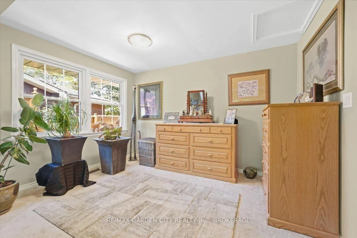 Photo 25 of 98 Village Road, St. Catharines, Glendale/Glenridge — HOMEH