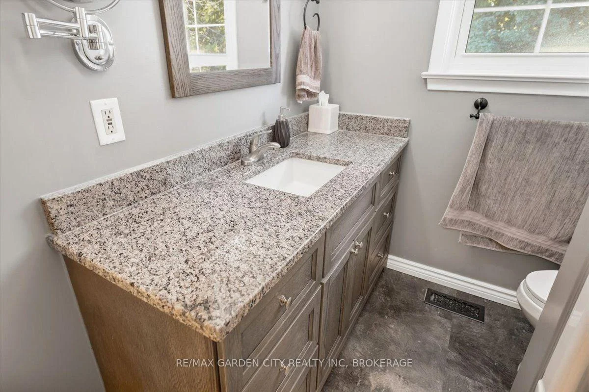 Photo 27 of 98 Village Road, St. Catharines, Glendale/Glenridge — HOMEH