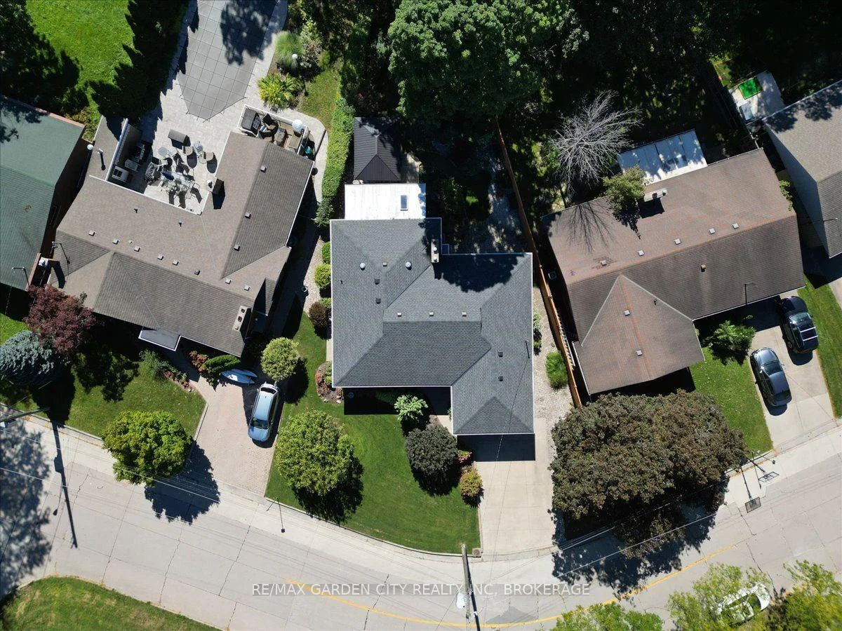 Photo 48 of 98 Village Road, St. Catharines, Glendale/Glenridge — HOMEH
