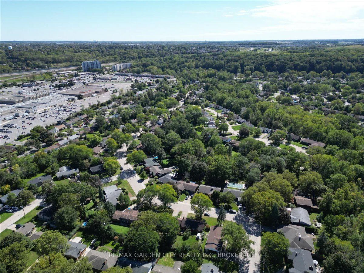 Photo 51 of 98 Village Road, St. Catharines, Glendale/Glenridge — HOMEH