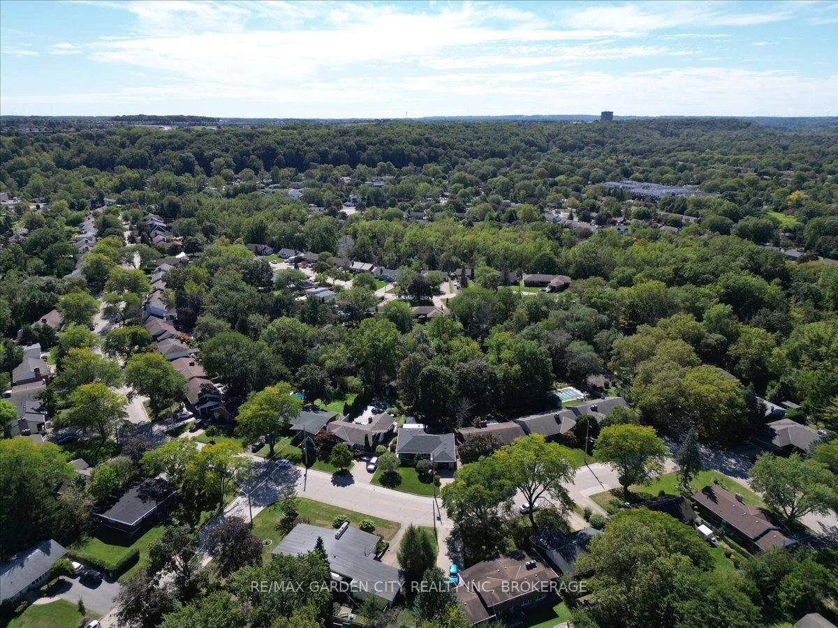 Photo 53 of 98 Village Road, St. Catharines, Glendale/Glenridge — HOMEH