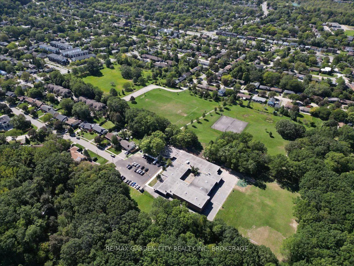 Photo 54 of 98 Village Road, St. Catharines, Glendale/Glenridge — HOMEH