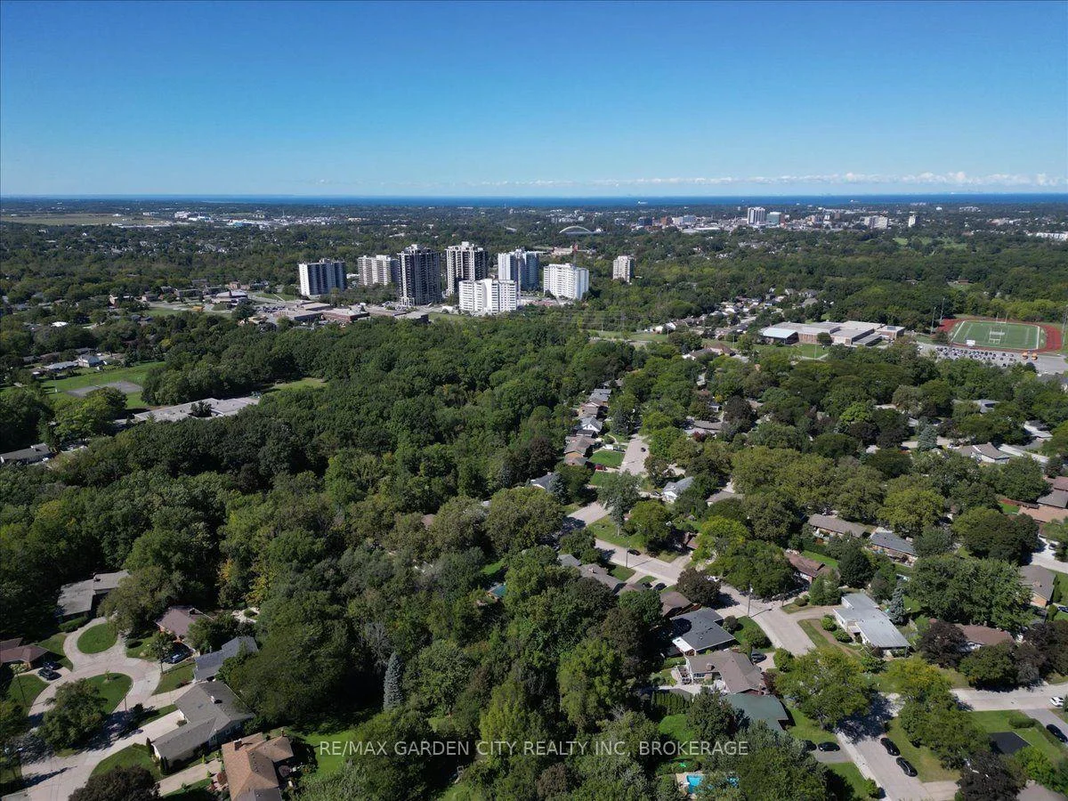 Photo 55 of 98 Village Road, St. Catharines, Glendale/Glenridge — HOMEH