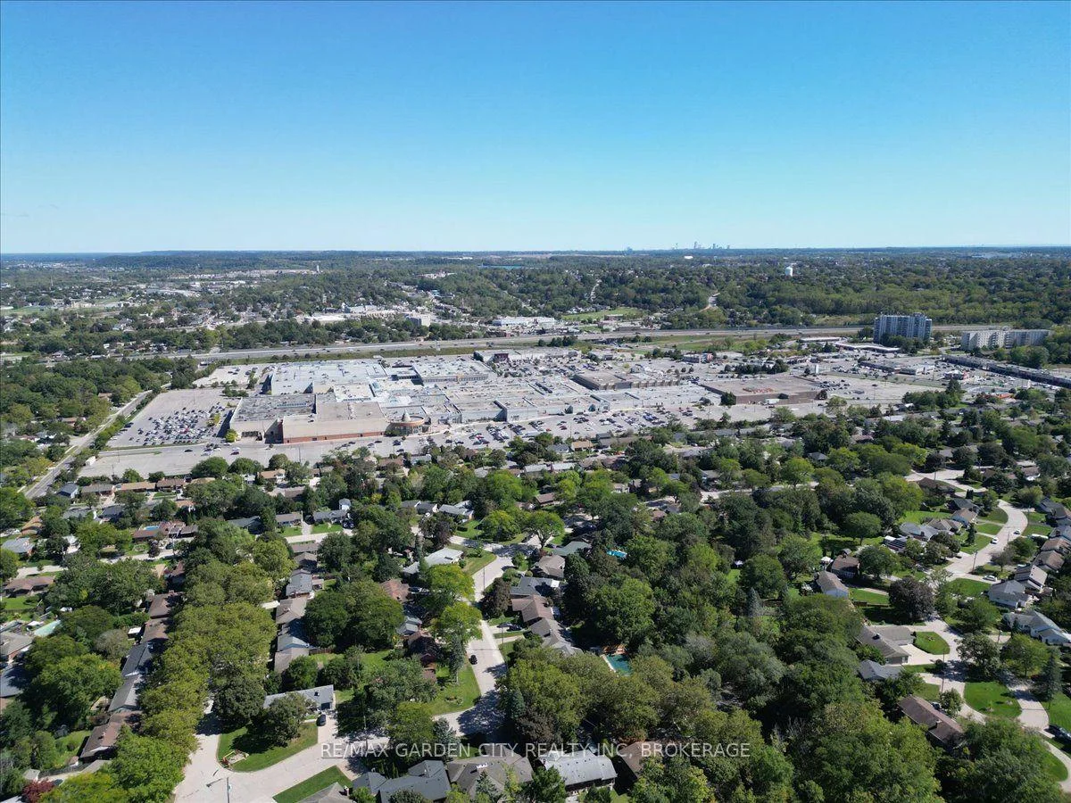 Photo 61 of 98 Village Road, St. Catharines, Glendale/Glenridge — HOMEH