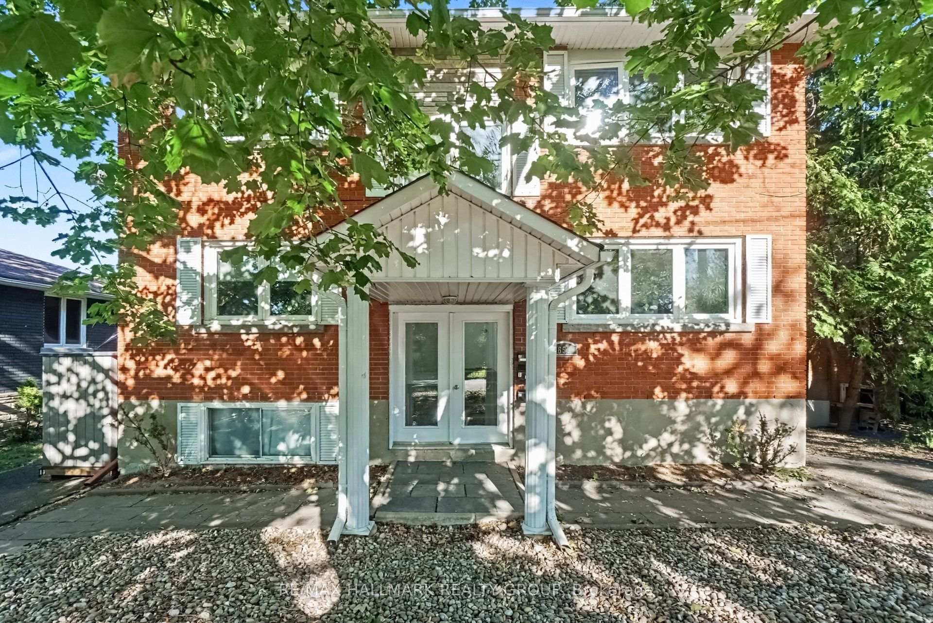 Photo of 657 Golden Avenue