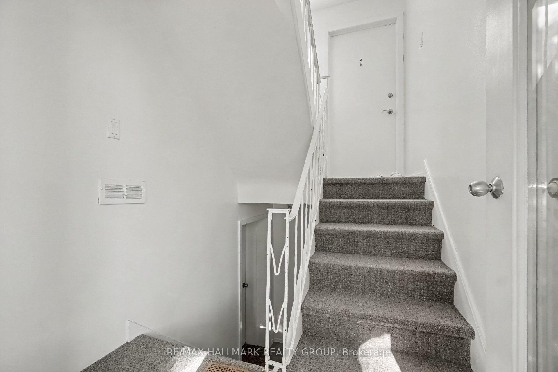 Photo 4 of 657 Golden Avenue, Ottawa, Laurentianview — HOMEH